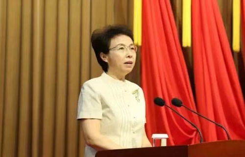 全国政协常委、民盟中央副主席、北京市政协副主席、民盟北京市委第十三届委员会主委程红在闭幕式上讲话。 陈宇 摄影