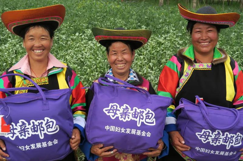 “为了乡村母亲的微笑……”