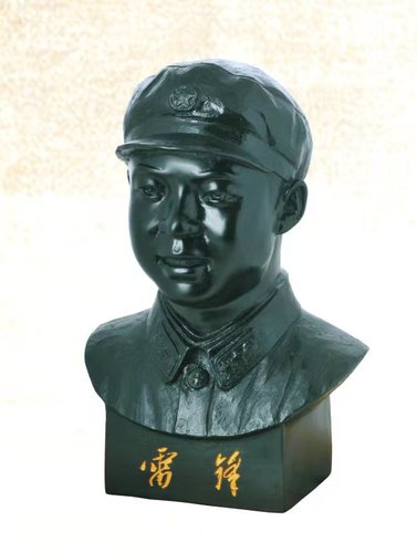 雷锋塑像 杨擎宇 作