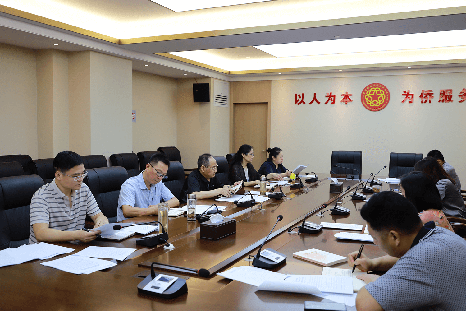 武汉市侨联召开党组扩大会议