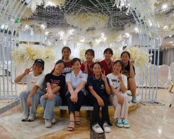 “杨妈妈”和她的凉山孩子们