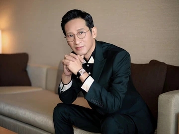 王劲松：从“演道具”到“演活道具”