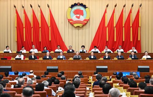 政协第十三届全国委员会常务委员会第二十三次会议24日在京闭幕，会议以“坚持实施就业优先政策”为主题协商议政。中共中央政治局常委、全国政协主席汪洋主持闭幕会并讲话。人民政协报·人民政协网记者 贾宁 摄
