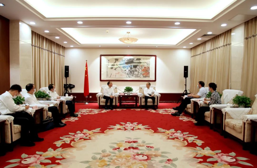 万鄂湘会见中共上海市委统战部部长陈通一行