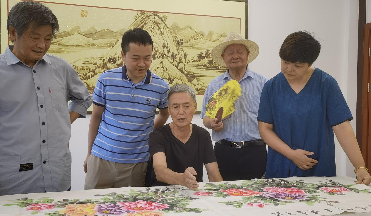 “情满桑梓，月是故乡明”