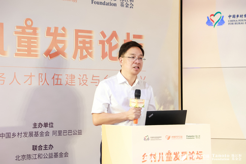 图为国家乡村振兴局社会帮扶司副司长刘胜安致辞