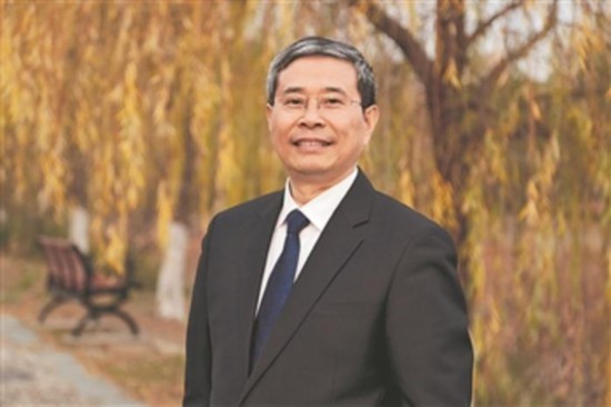 路丙辉：学生人生路上的“燃灯者”