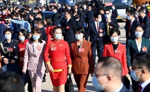 △代表抵达会场。人民政协报·人民政协网记者 齐波 摄