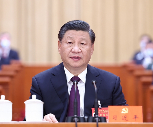 10月22日，中国共产党第二十次全国代表大会在北京人民大会堂胜利闭幕。习近平同志主持大会。新华社记者 鞠鹏 摄