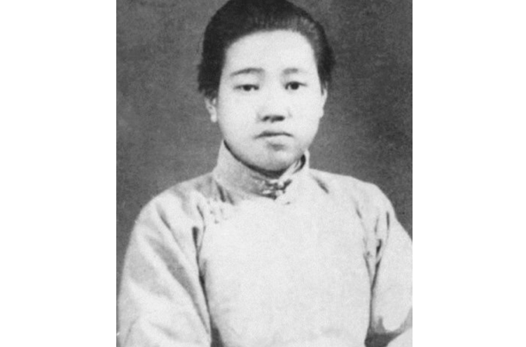 第一位女共产党员缪伯英