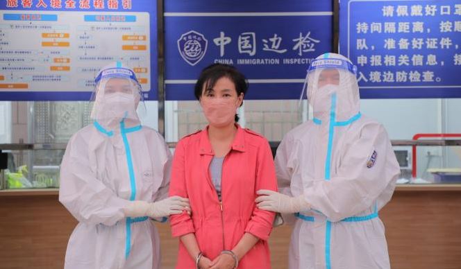 外逃27年的“红通人员”屈健玲被缉捕遣返回国