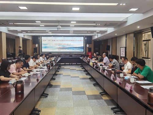 在三墩镇民生议事堂专题协商会上，振华、兰里等4个社区15个小区开通“民情邮箱”，广泛收集民情民意，引导居民参与自治，进一步助力共同富裕首善之区建设。