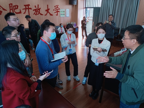 大学采访