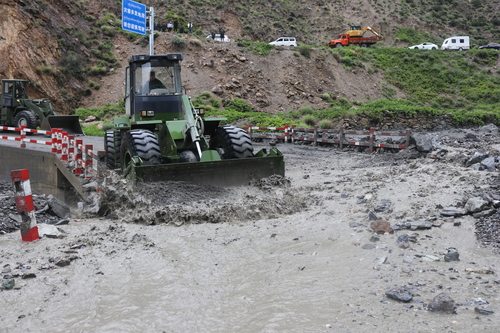 执行雨季泥石流灾害抢险救援任务。李贵华  摄（2021.08.26）