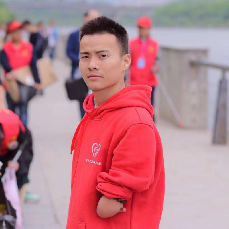 “全国最美志愿者”罗小小：没有翅膀，所以努力奔跑