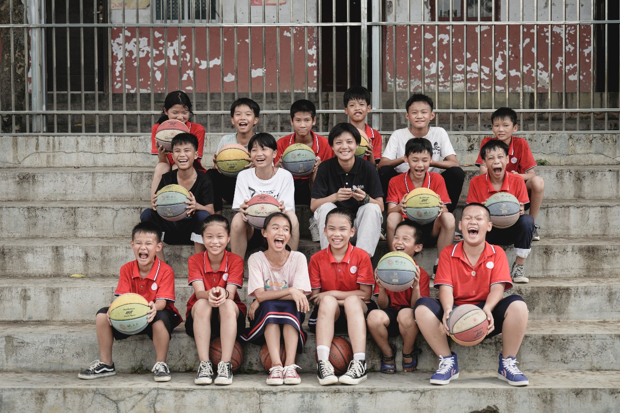 姚基金公益基金会召开换届会议