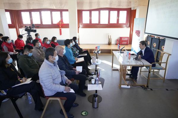 2022年11月,市政协学习委举办新闻出版界委员工作室“与委员共学二十大”暨京华书院学习中共二十大精神线下读书活动。张斯伟 摄 2022年11月,市政协学习委举办新闻出版界委员工作室“与委员共学二十大”暨京华书院学习中共二十大精神线下读书活动。张斯伟 摄