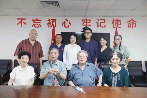 靳东关怀慰问中国煤矿文工团民盟支部的部分(1568824)-20221224213800
