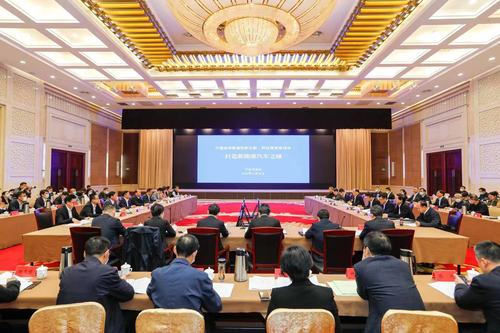 1、市政协“打造全球智造创新之都·阿拉甬商有话讲”活动以“打造新能源汽车之城”为主题举行首场政企协商会。