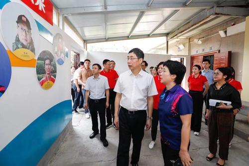 市政协就议政性常委会课题“聚力打造‘运动宁波’城市品牌”开展调研。
