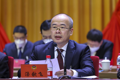 区政协闭幕会上，主席汤钦飞讲话