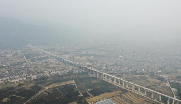 杭温铁路五连跨刚构连续梁合龙