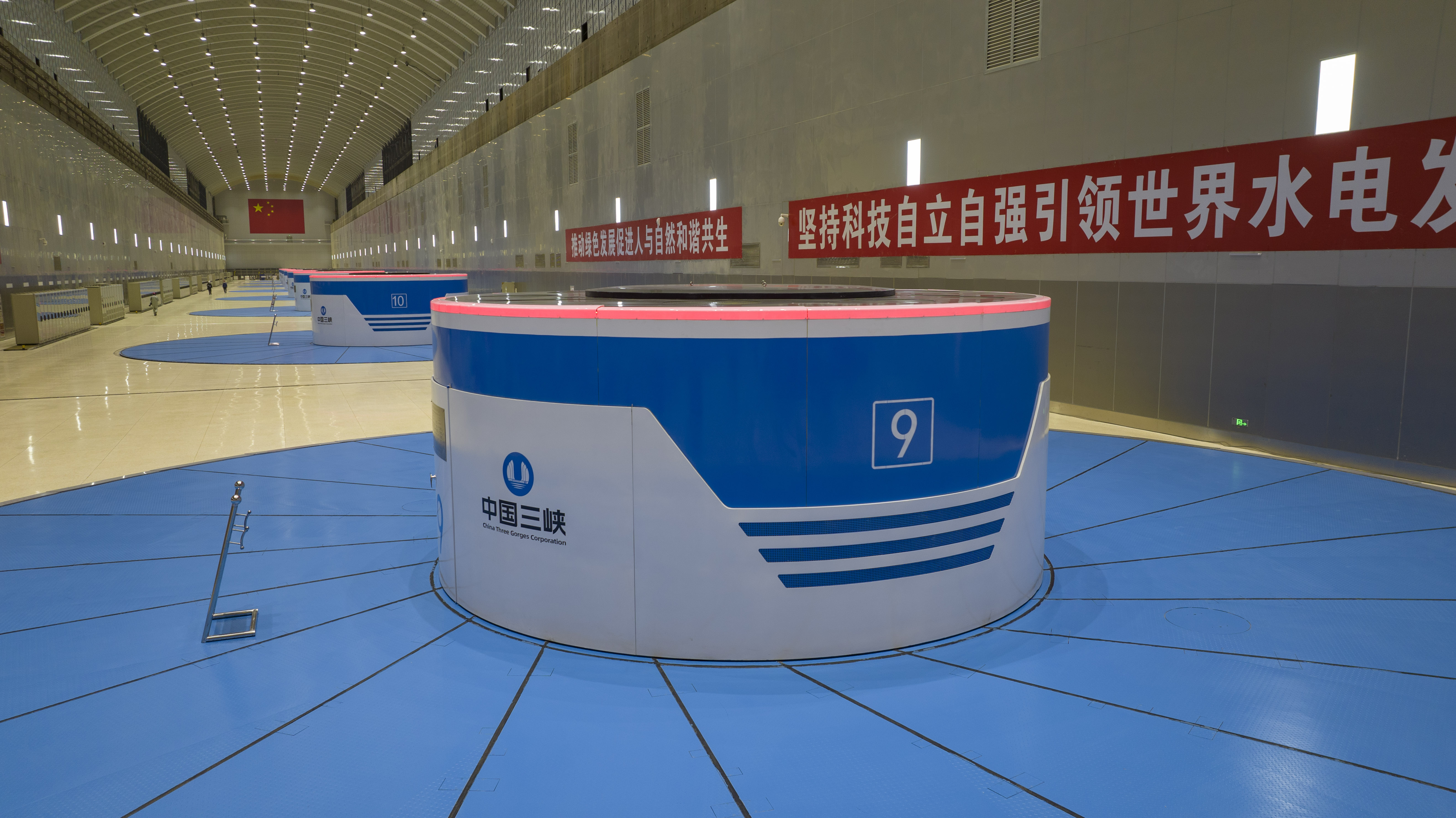世界最大清洁能源走廊全面建成