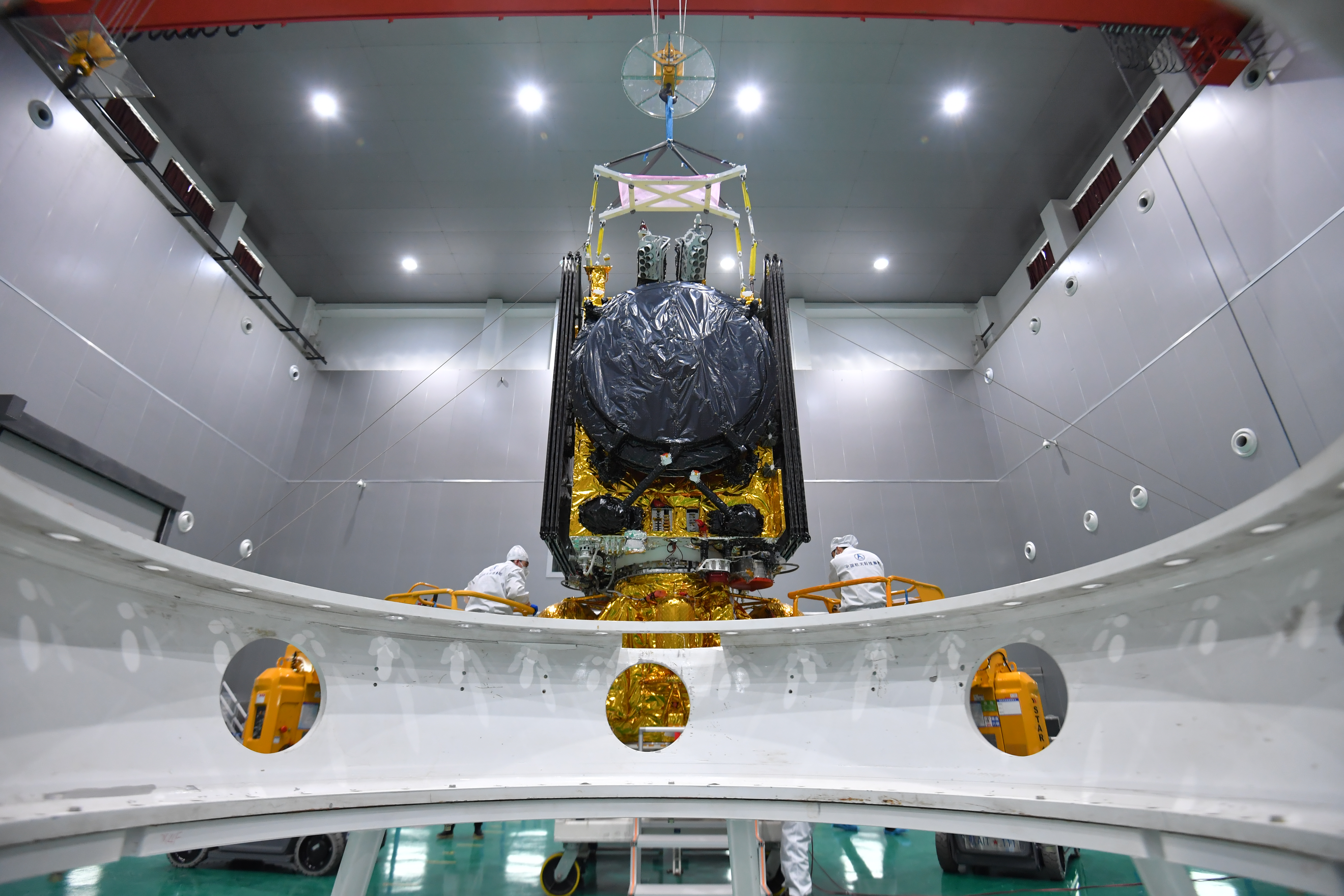 我国全电推平台首星亚太6E卫星成功发射