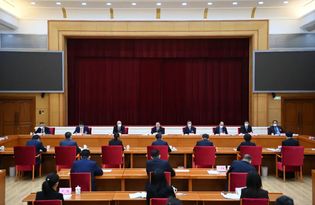 辽宁省委书记郝鹏看望政协经济界和科协、科技界委员并参加联组会