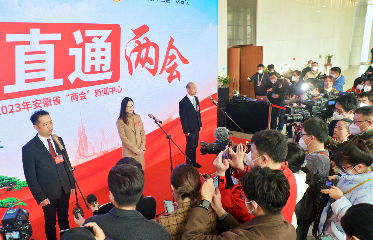 “直通两会”话发展
