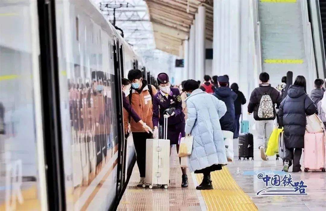 【春运数据】1月18日发送旅客4569.9万人次，全国高速公路小客车流量2942.2万辆次