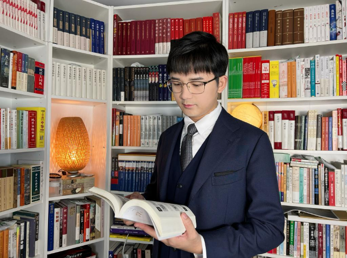 “90后”讲书人赵健：让更多人爱上阅读