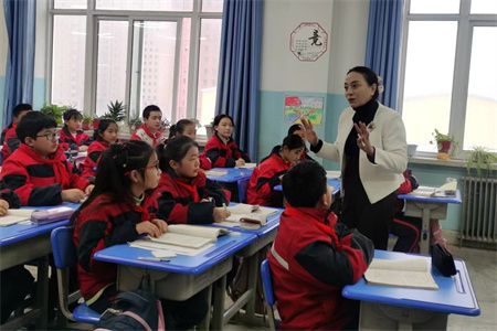 全国人大代表董彩云：始终为乡村教育鼓与呼