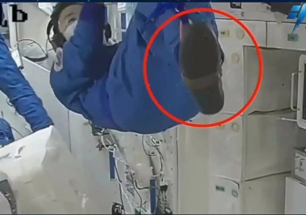 航天员的鞋底，竟藏着中国式浪漫的小秘密