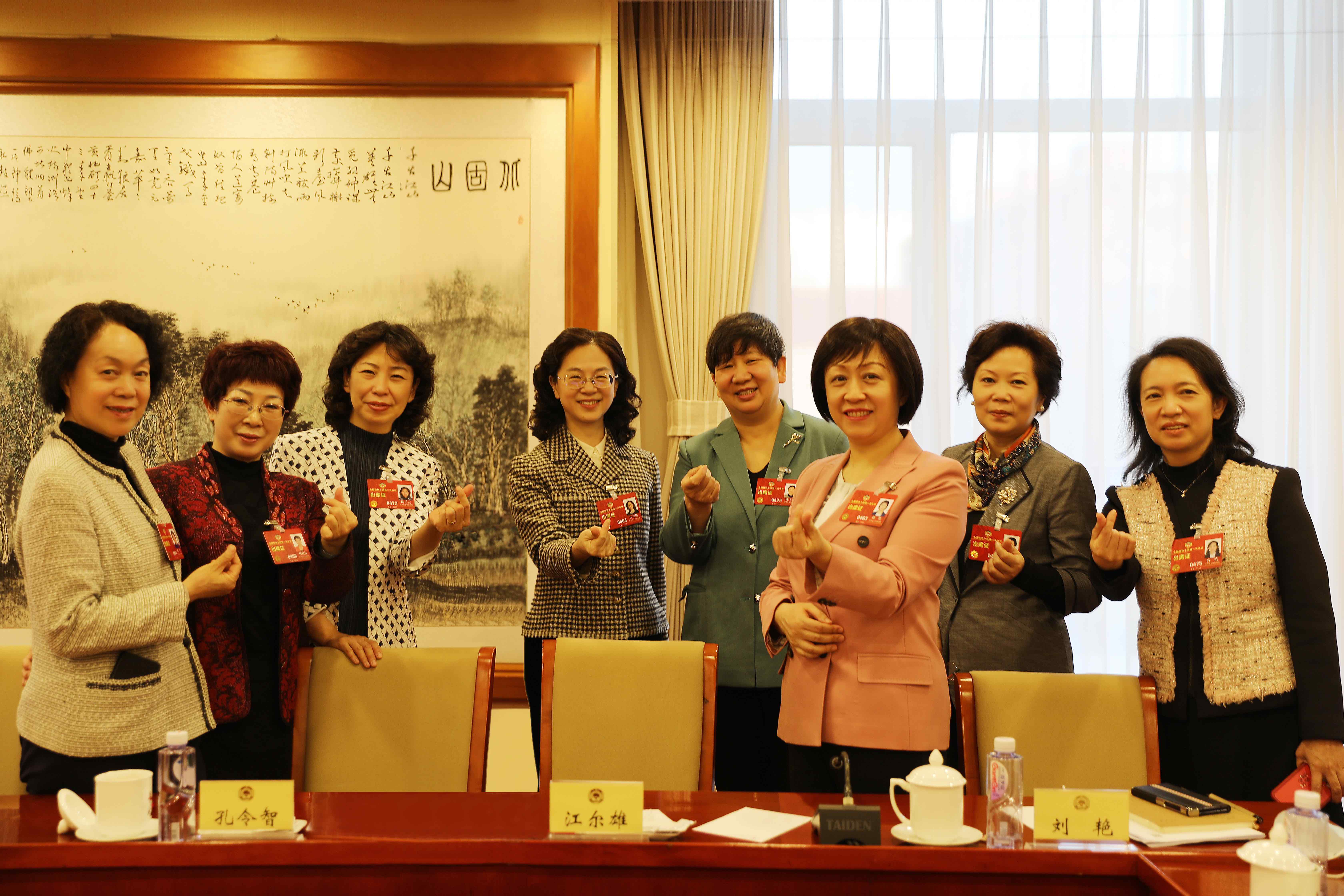 台籍女委员向海峡对岸姐妹送祝福