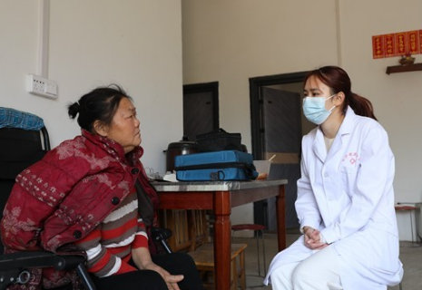 这个00后村医成了村民的“小棉袄”