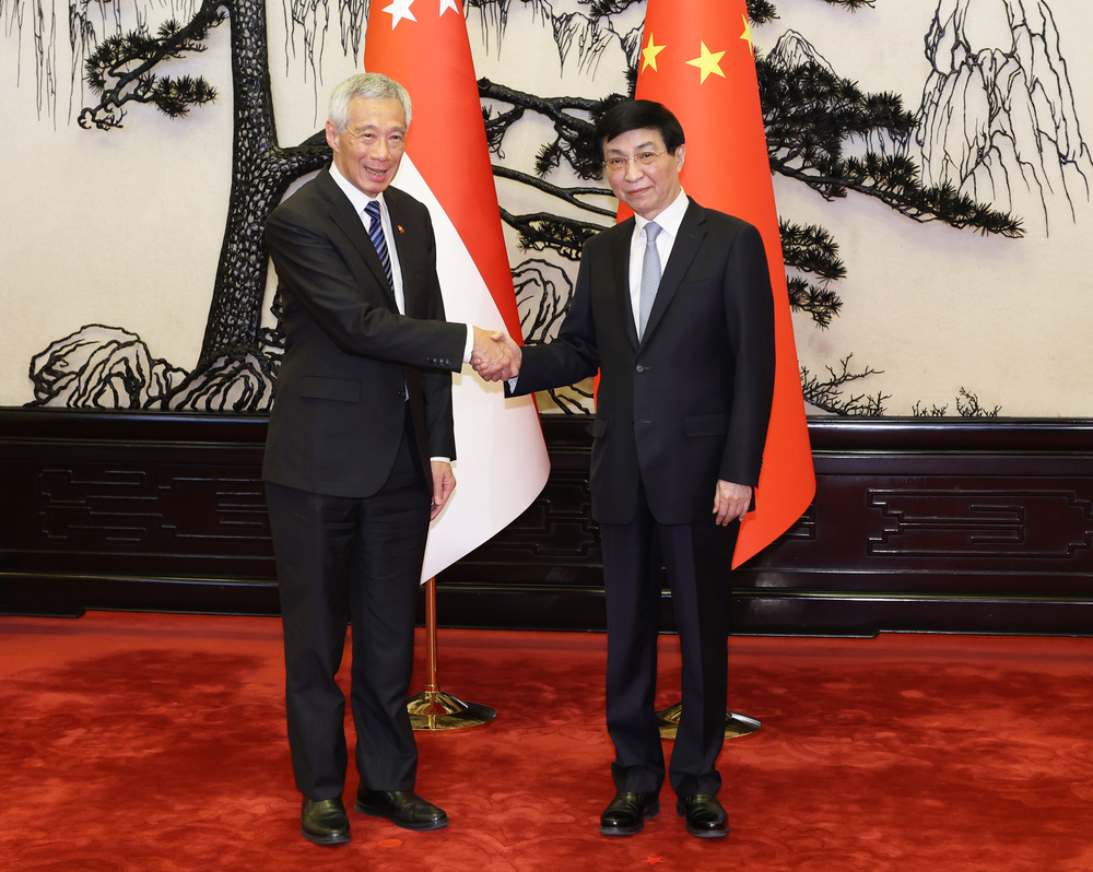 （时政）王沪宁会见新加坡总理李显龙(2050038)-20230331215401