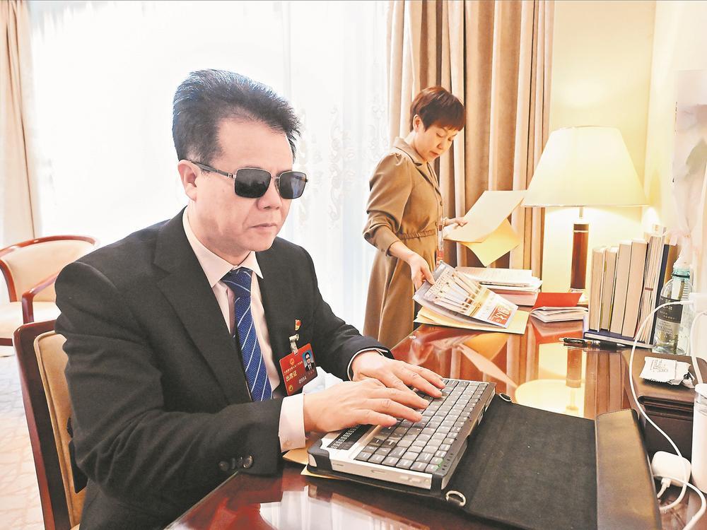 “我们看不见，那就让更多人看见我们！”