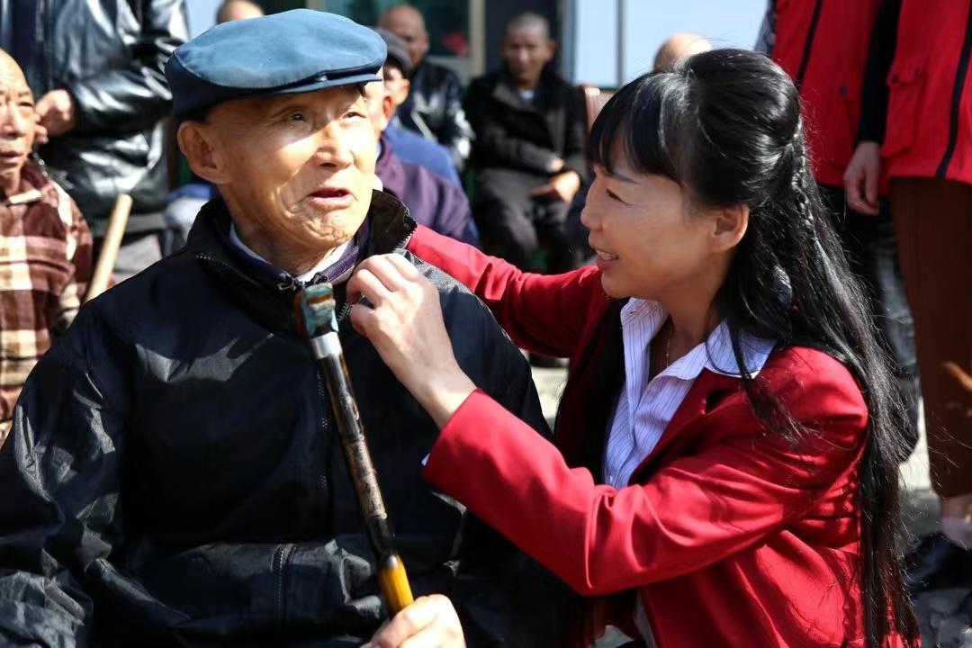 徐金娥：38年初心不改“爱行天下”