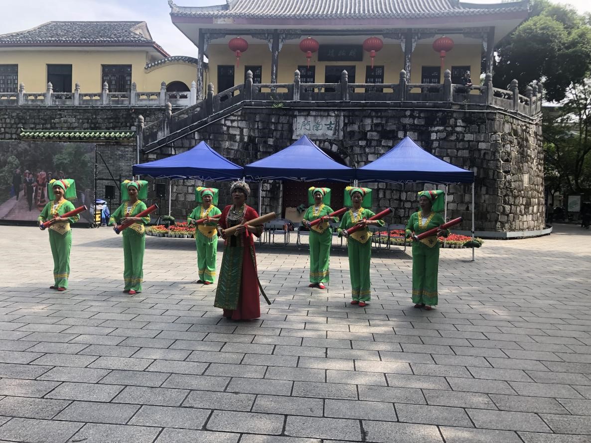 “网络法治宣传一条街”在榕湖古南门“开街”！