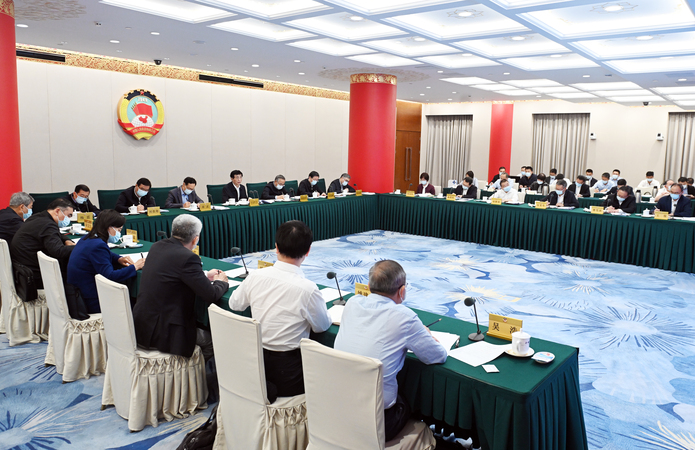 全国政协召开远程协商会 围绕“促进优质医疗资源扩容和区域均衡布局”协商议政  王沪宁主持