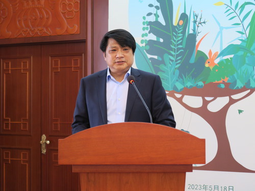 们发延副主任致辞