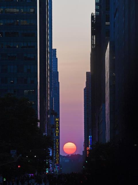纽约迎来“曼哈顿悬日”