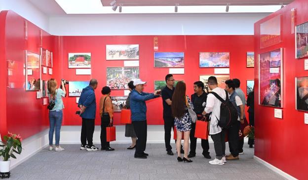中国图片大赛典藏馆和国史影像基地在京落成