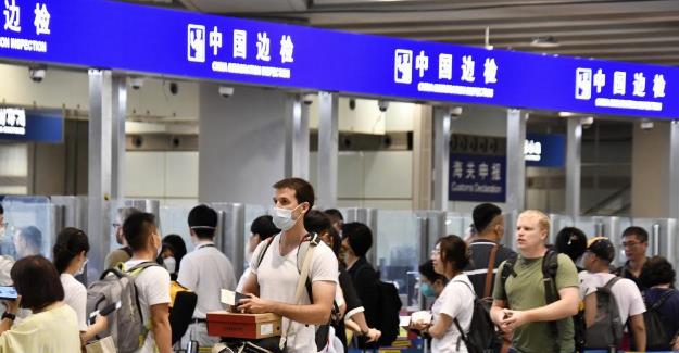 繁忙的北京出入境口岸