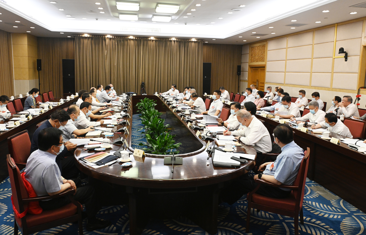 政协第十四届全国委员会常务委员会第二次会议进行专题分组讨论