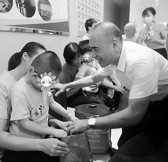 福建省政协委员刘嘉伟：“为残友们做点实事，我心里最高兴”