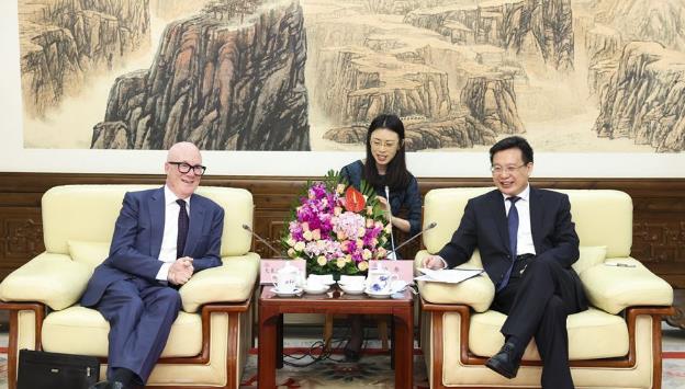 傅华会见英国报联社集团首席执行官马歇尔