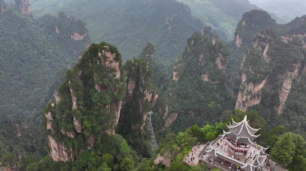 湖南张家界：暑期旅游升温