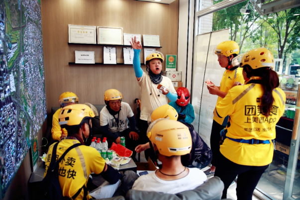 高温酷暑下，北京链家门店变身骑手们的“清凉圈”